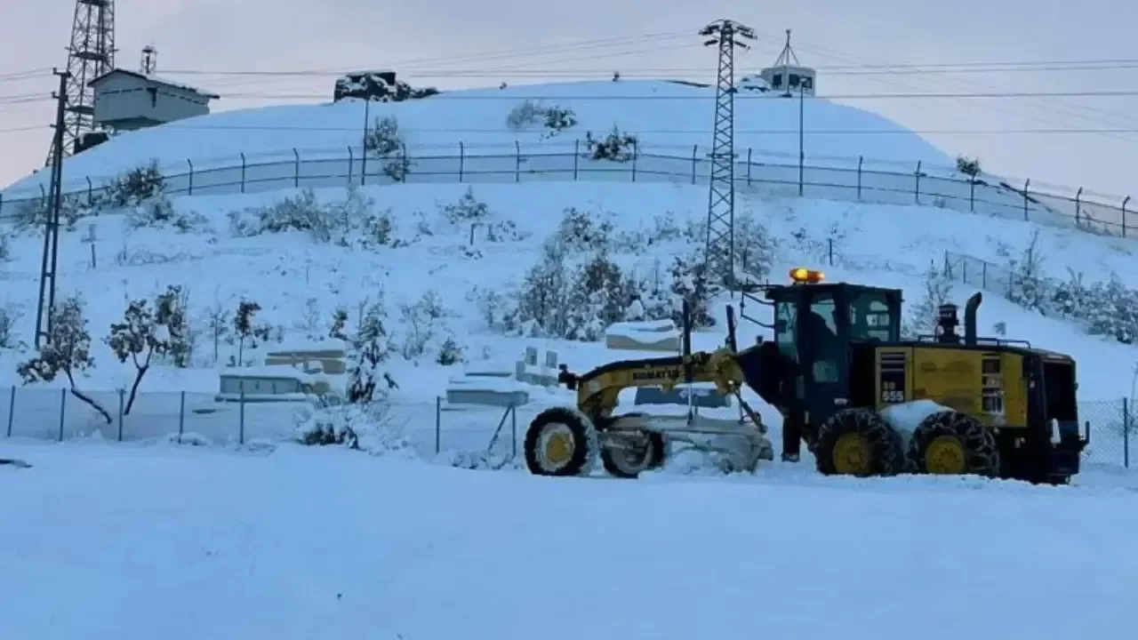 Elazığ’da kar yağışı 536 köy yolunu ulaşıma kapattı