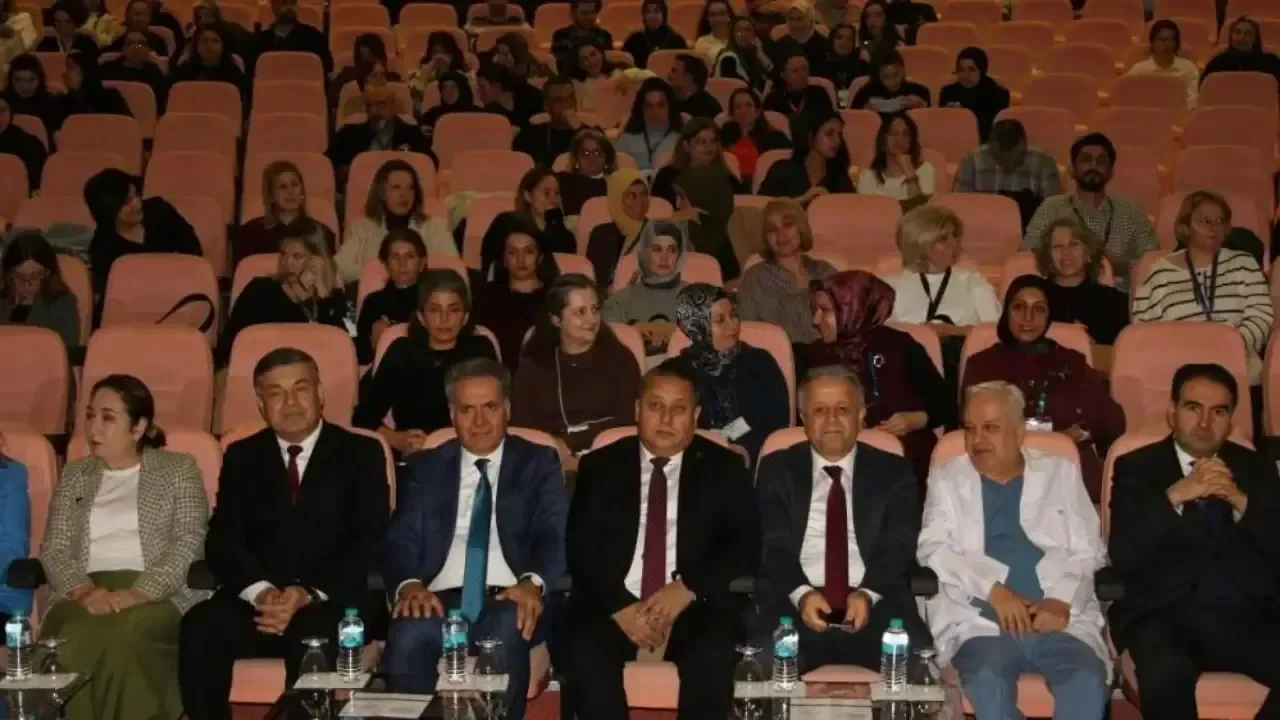 İnönü Üniversitesinde “Yoğun Bakım Hemşireliği” Sempozyumu düzenlendi