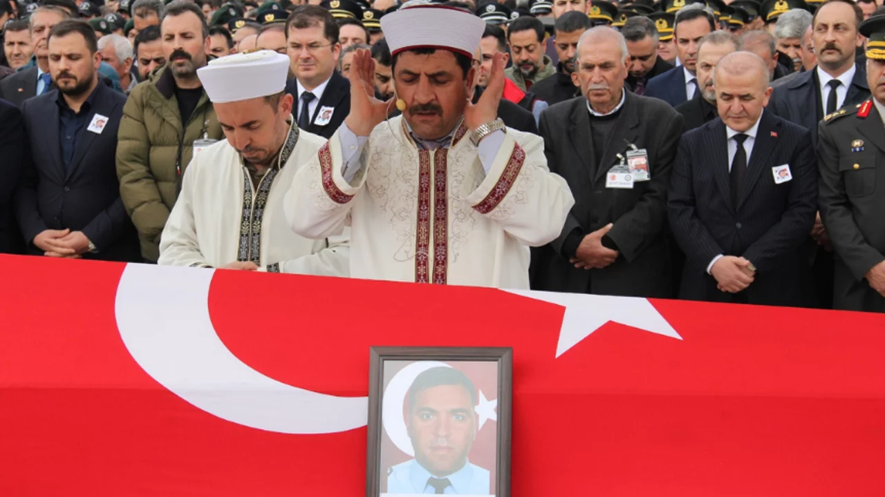 Genç polisten acı haber! Son yolcuğuna uğurlandı