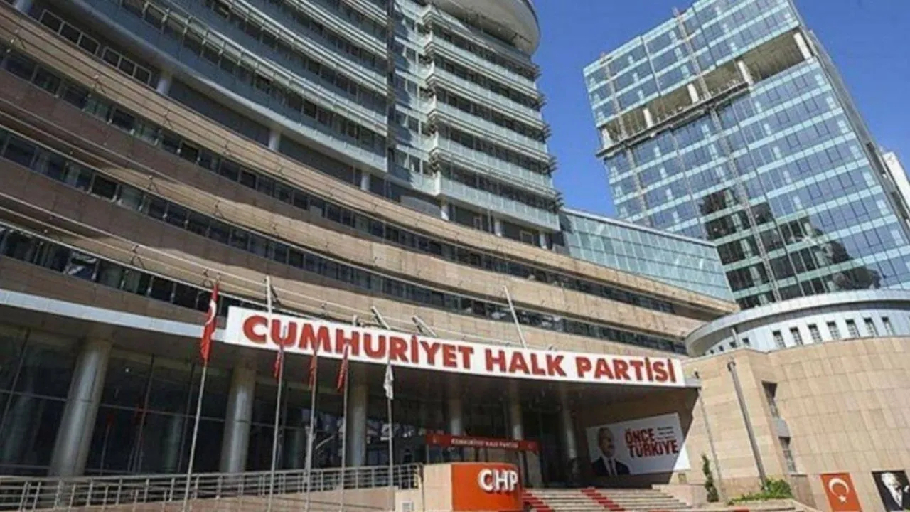 CHP'de ihraç depremi: Veli Ağbaba ve 8 milletvekil