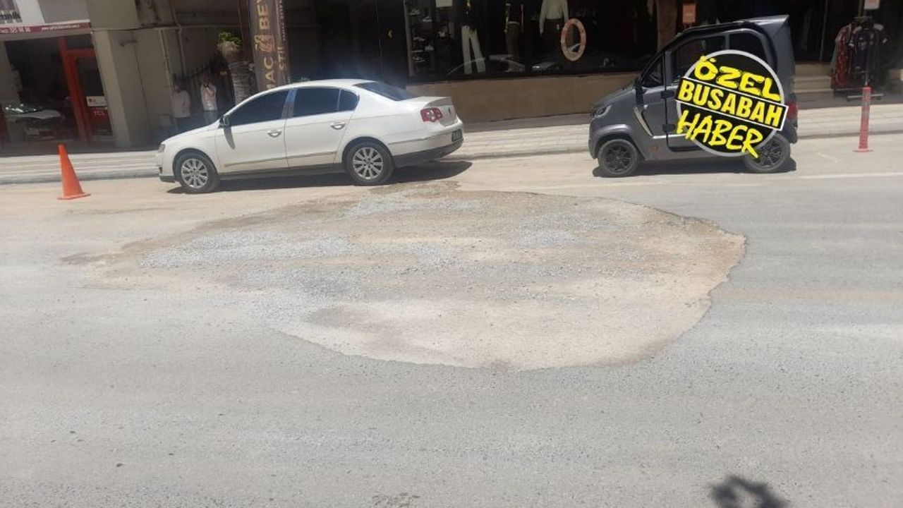 Kernek’te o cadde aniden çöktü! Gizemli çöküntünün ardındaki