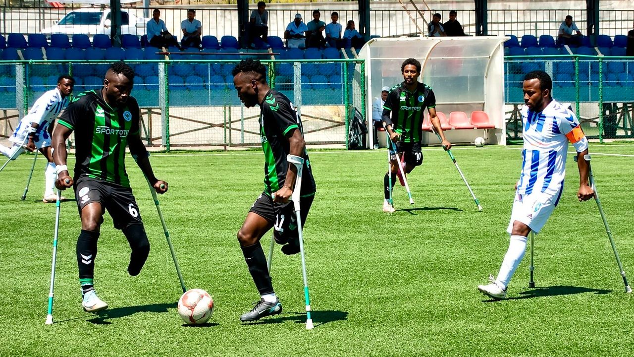 Malatya'da Ampute futbol resitali! Sahasında ilk 4'ü garanti