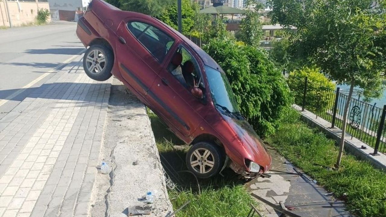 Malatya’nın o deresinde asılı kaldı! Faciaya ramak kaldı