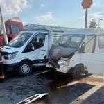 Yakınca'da minibüs ve kamyonet çarpıştı: 6 yaralı!