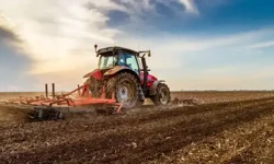 Malatya’da tarımda ekipman eksikliği gideriliyor: Eski traktörler bakın nasıl yenilenecek!