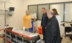 Vali, midibüsün devrildiği kazada yaralananları ziyaret etti