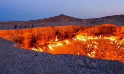 Rusya’daki ‘kapı cehennemi’: Donmuş toprakların eriyerek açtığı dev çukur