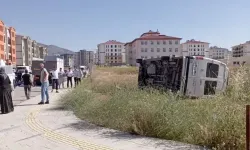Yakınca’da minibüs devrildi: 4 yaralı