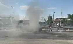 Malatya'da bidonla alevlere direniş: Otomobil seyir halindeyken yandı
