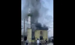 Akşam namazından önce cami alev alev yandı