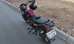 Motosiklet refüje çarptı, ardından otobüse vurdu: 1 yaralı