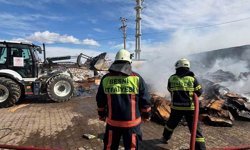 Besni OSB’de tütün fabrikasında yangın! binlerce ürün kül oldu