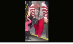 Otobüste kadınlar yer kavgasında şoförün kolunu ısırdı