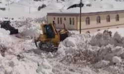 Nemrut'ta kar 5 metreyi buldu