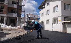 Selçuklu Mahallesi’nde sıcak asfalt serimi yapıldı