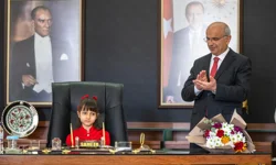 Başkan Sami Er, koltuğunu Ece Sayar'a devretti