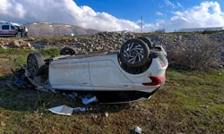 Direksiyon hatası şarampole götürdü: Doktor hastaneye kaldırıldı