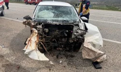 Doğanşehir’de kaza üstüne kaza: Biri tabelaya çarptı, diğeri duvardan uçtu