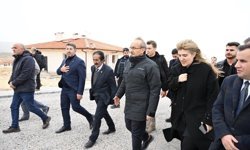 Vali Seddar Yavuz Akçadağ’da sahaya indi:  Eksikleri birlikte tamamlayacağız