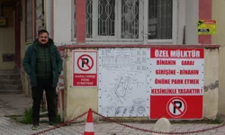 Kaldırımı dubalarla kapattı, devreye yargı girdi