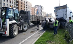 Refüje uçan çekici trafiği felç etti!