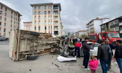 Yeşilyurt’ta otomobil kamyoneti devirdi! 1 yaralı