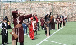 Elazığ’da spor rüzgarı: Geleneksel okçuluk ve masa tenisi heyecanı bir arada!