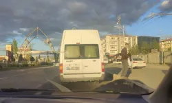 Malatya Çevreyolu’nda minibüs terörü: Kuralları hiçe saydı, faciaya davetiye çıkardı!