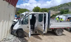 Malatya'da kamyonet şantiye girdi: 3 yaralı