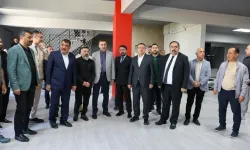 Masa başka, makas başka: Malatya siyasetinin ironik tablosu