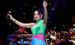 Melek Mosso Alanya'da festivalde sahne aldı
