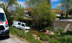 Sürgü’de araç yoldan çıktı: 2 yaralı