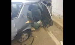 Tünelde duvara çarpan otomobil hurdaya döndü