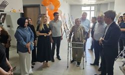 Depremde uzvunu kaybetti, fırçasını bırakmadı!