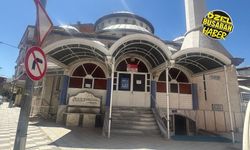 Katar'ın yenilediği camii hizmette! Ancak cemaat sokağa taşıyor