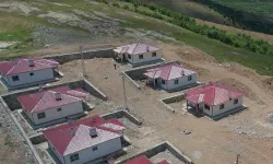 Malatya’da depremzedelerin isyanı! Teslim edilmeyen köy konutları çürümeye mi başladı?