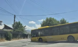 Malatya’da trajikomik hata! MOTAŞ otobüsü asfalt yüzünden havada kaldı