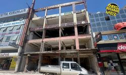 Malatya’nın göbeğinde saatli bomba: 3,5 yıldır yıkılmayan bina kimin canını yakacak?