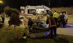 Tecde’de geceyi bölen kaza! 2 kişiyi itfaiye ekipleri araçtan zor çıkardı