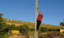 Türkiye 5G’ye geçti, Akçadağ halen telefon çeksin diye direklere tırmanıyor