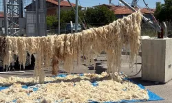 Malatya'da kadınlar kolları sıvadı: Yaz geldi, kışlıklar kaldırılıyor