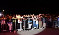 Coşku, hüzün ve Fahri Kayahan! Malatya dün gece hem halay çekti hem gözyaşı döktü