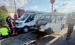 Yakınca'da minibüs ve kamyonet çarpıştı: 6 yaralı!