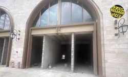 Yeni çarşıda tehlikeli çözüm: Duvar yıkan esnafa statik tehlike uyarısı!