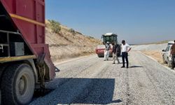 Akçadağ'da yol hamlesi: Belediye ekipleri asfalt mesaisini sürdürüyor