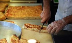 Börek bu şekilde pişirildiğinde çıtır çıtır oluyor! Ustaların lezzet sırrı açığa çıktı