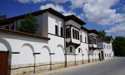 Eski Malatya’nın ilk mektebiydi: Şimdi içinde üç kuşak birlikte yaşıyor!