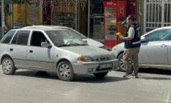 Kernek’te otomobil yayaya çaptı: 2 yaralı
