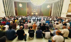 Malatya’da Mevlid Kandili idrak edildi: Vatandaşlar Kernek Karagözlüler Camii’ne akın etti