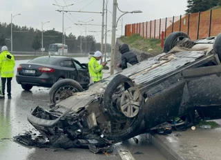Hurdaya dönen araçlarda mucize kurtuluş: 5 kişi sağ çıktı
